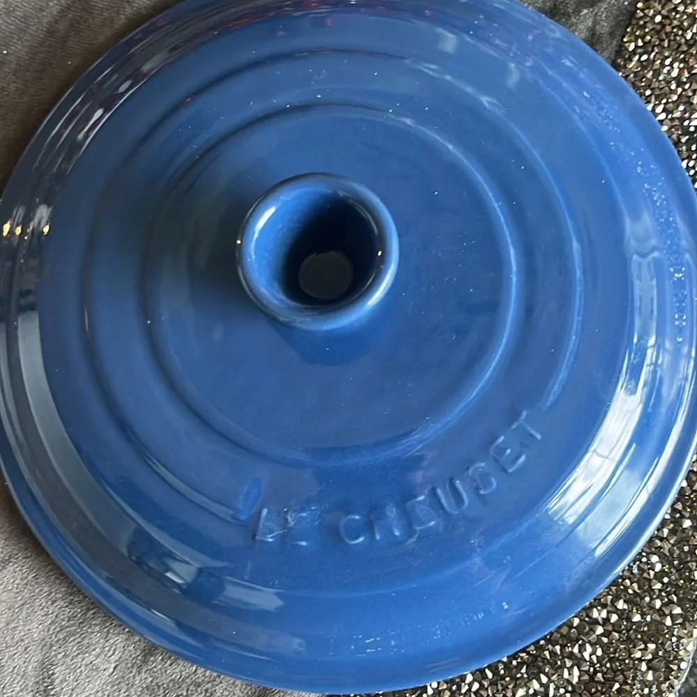 Le Creuset 7.5 inches replacement lid only blue round